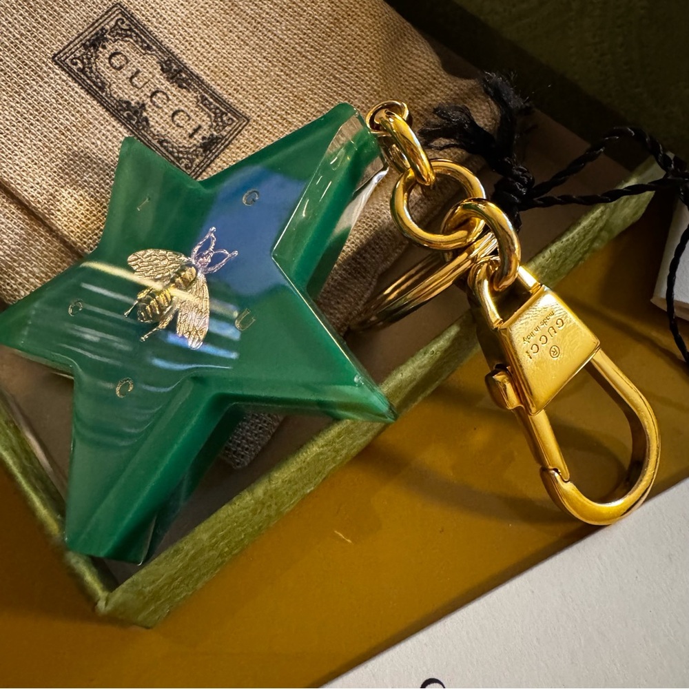 ⭐️🐝 GUCCI Star Bag Charm Keychain with Gold Bee | Green Plexiglass Gold Hardware - Picture 11 of 17